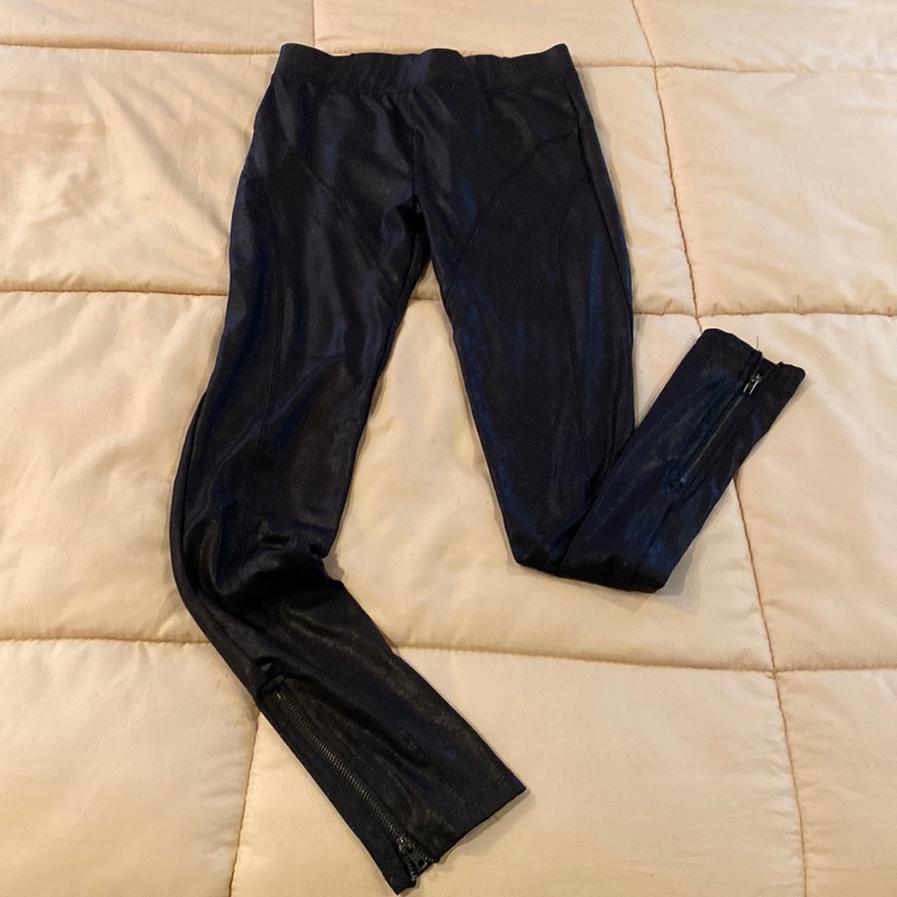 Black leather looking leggings soft material  (S)